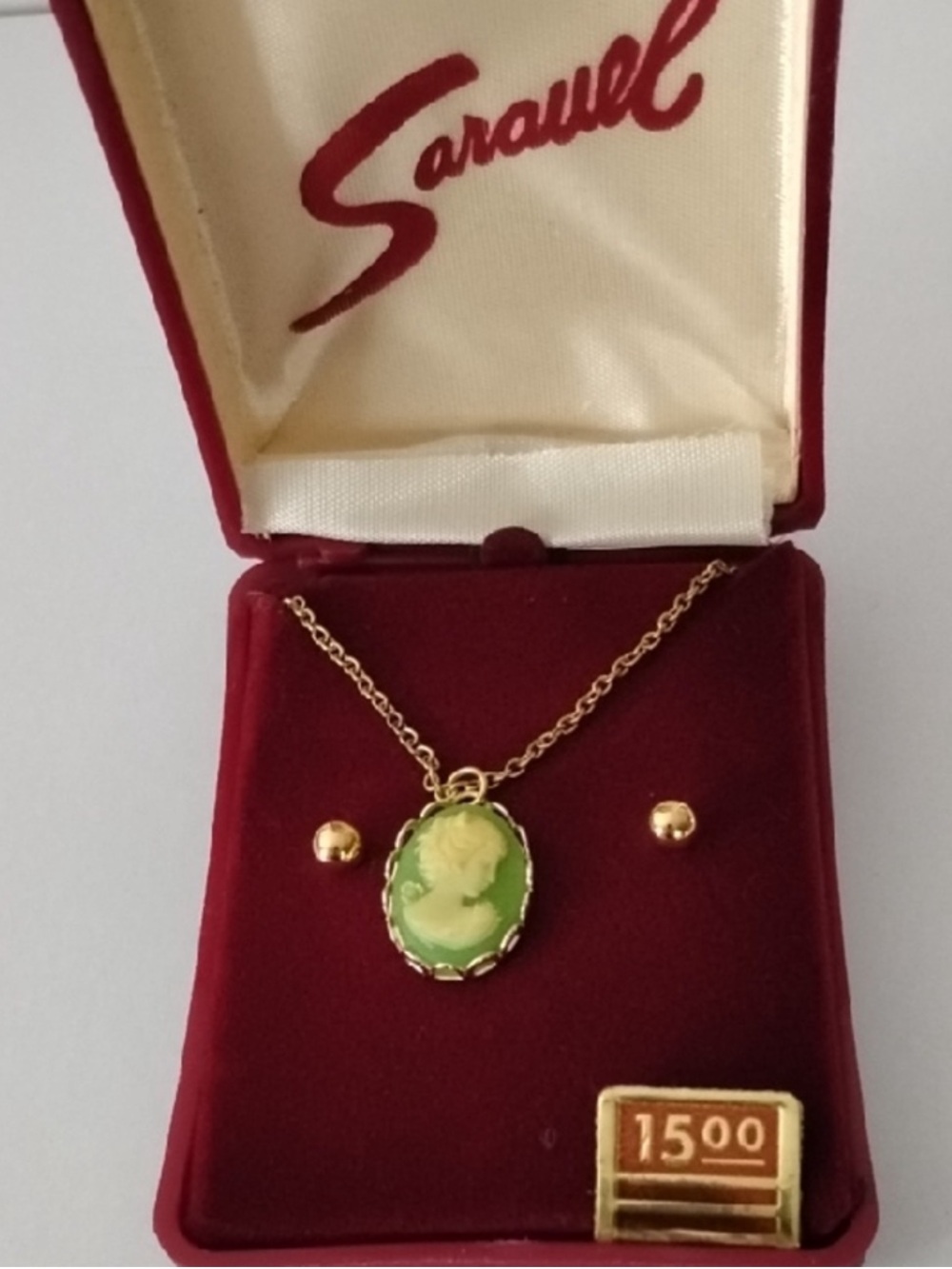 Vintage Cameo Pendant and Earrings in Original Box